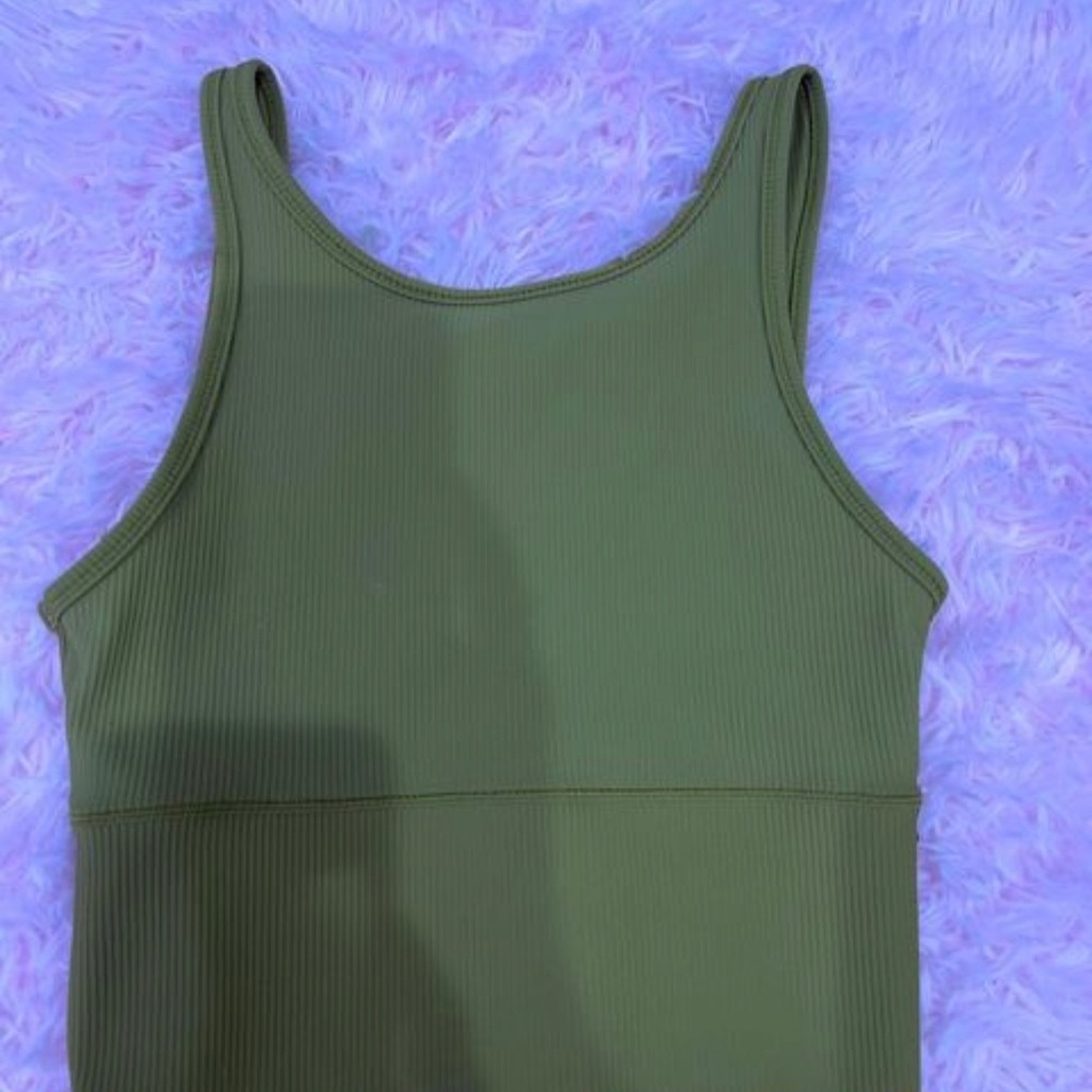 lululemon power pivot tank. size 4